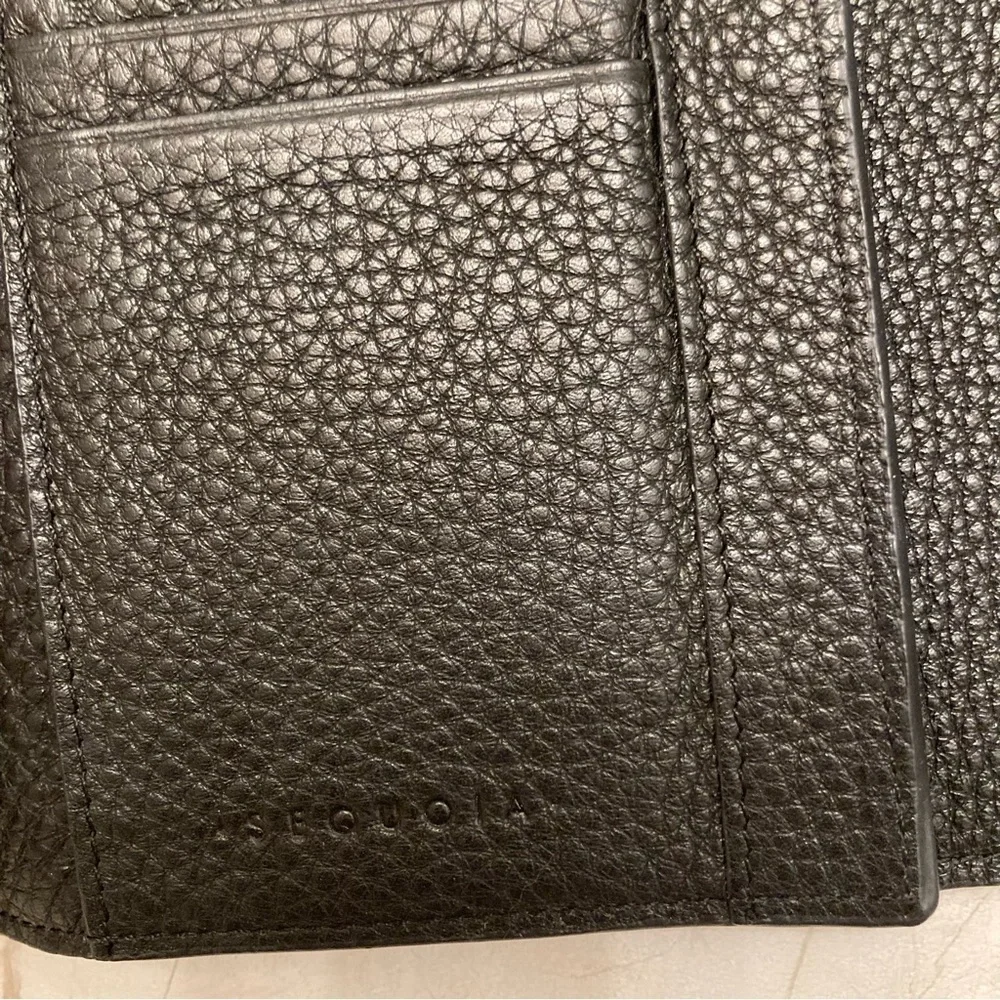 Suquoia black leather clutch wallet